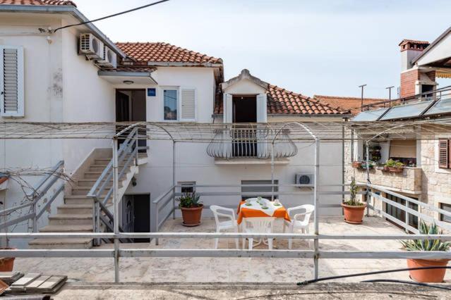 Lima Lazaneo Jelsa (Hvar)